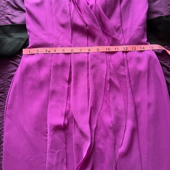 Vera Wang Strapless Gown - Picture 4 of 7